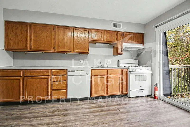2 bed, 1.0 bath, 650 sqft, $1,395 — Photo 3