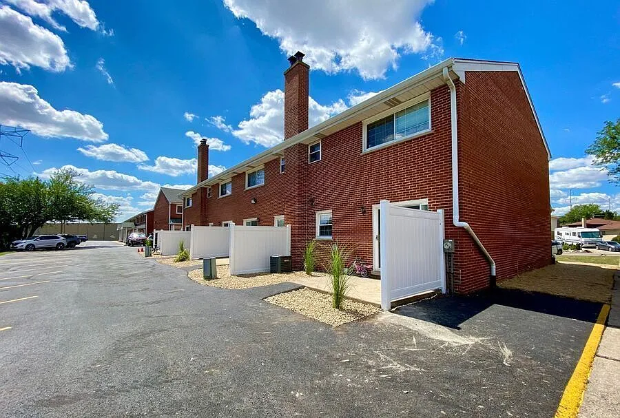 Building Photo - 3031 Lynn Ct #C