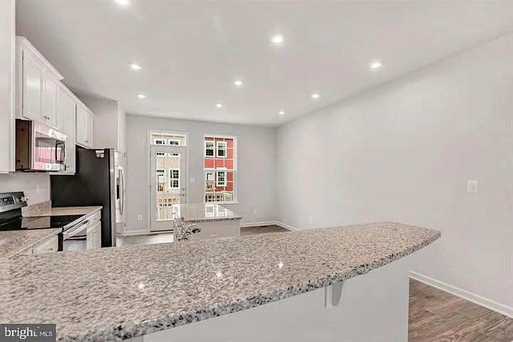 7504 Hancock St — Photo 6