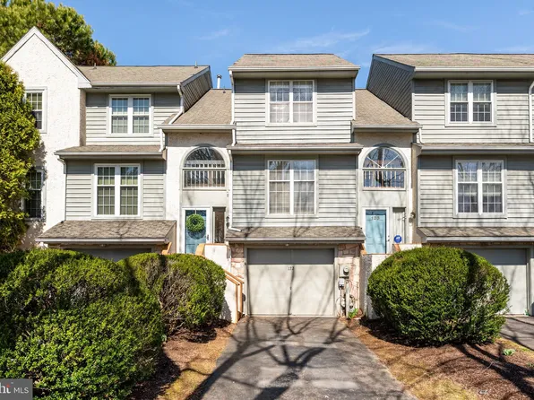 122 Knollwood Ct, Aston, PA 19014