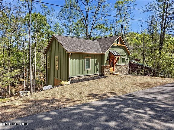3rd image of 405 Laurel Trace Rd