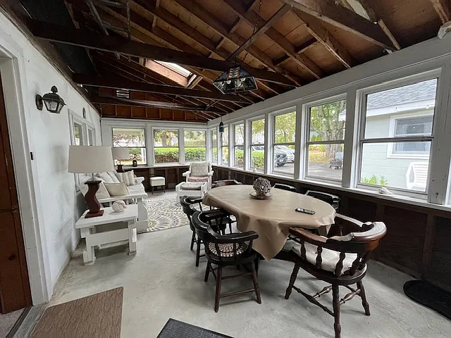 11 Oceanside Ave W — Photo 3