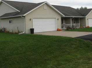 702 Riverview Dr, Fremont, WI 54940