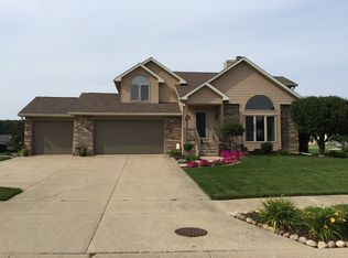 228 E Henricks Ct, Angola, IN 46703