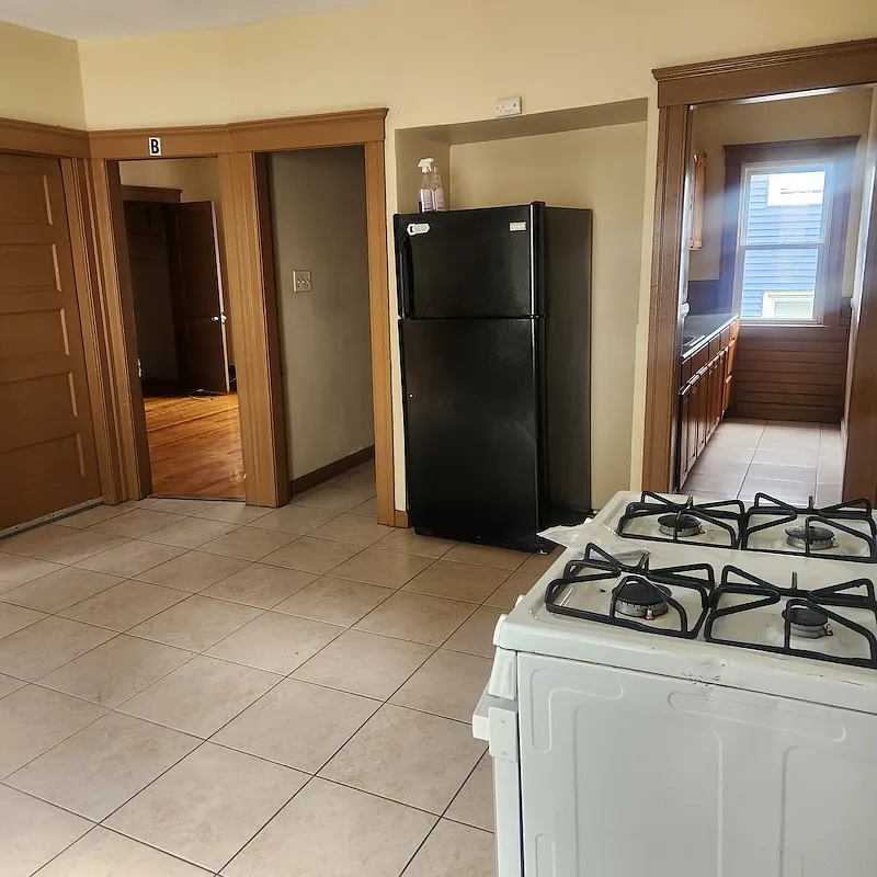 3 bed, $2,000 — Photo 3