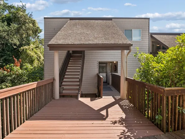 7557 N Edgewater Ave, Portland, OR 97203