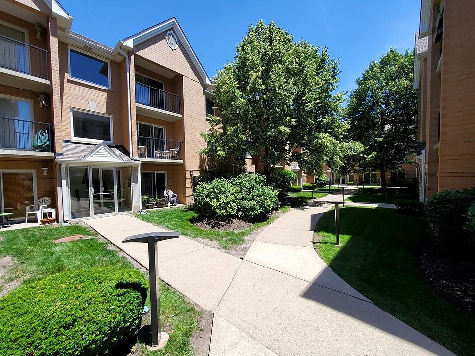 1st image of 8700 W Evelyn Ln APT 202