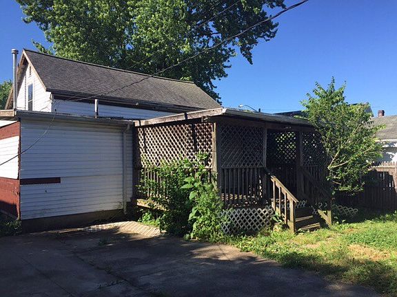 3rd image of 963 Dayton St