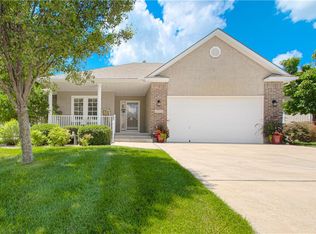 4668 SW Soldier Dr, Lees Summit, MO 64082