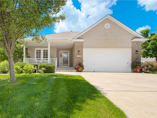 4668 SW Soldier Dr, Lees Summit, MO 64082