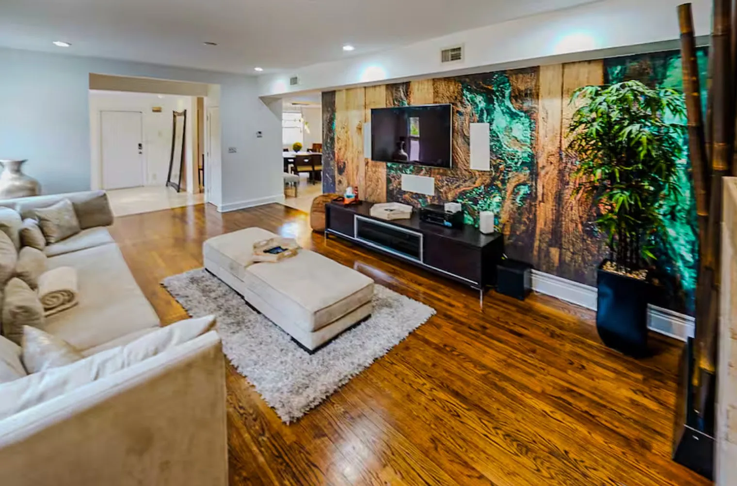 3 bed, 2.0 bath, 2497 sqft, $7,603 — Photo 2