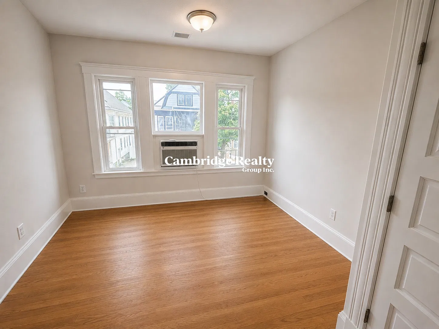 6 bed, 2.0 bath, 1600 sqft, $7,995 — Photo 3