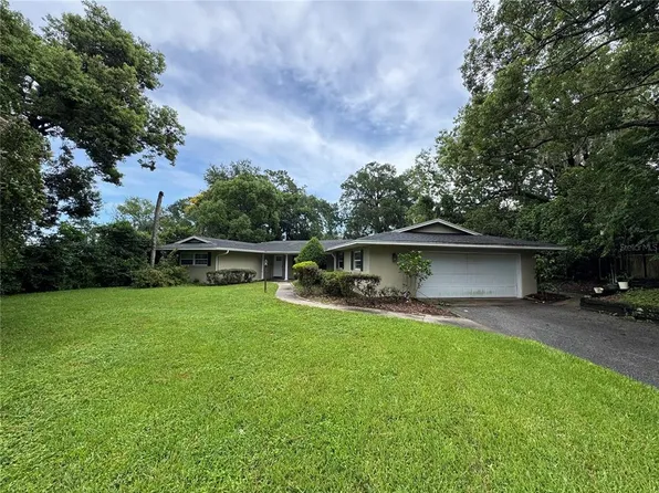 2106 Normandy Dr, Mount Dora, FL 32757