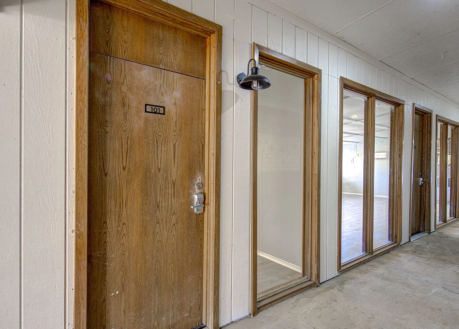 705 Sunrise Ave — Photo 2