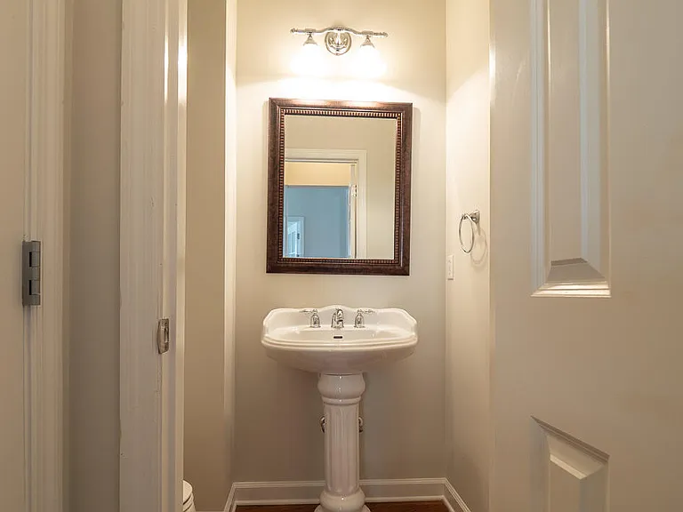3040 Treadwell St — Photo 23