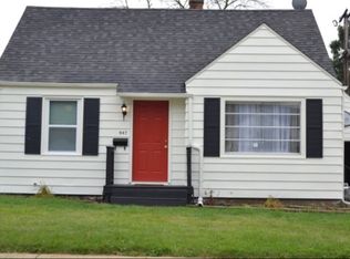 947 Walter Ave, Aurora, IL 60505