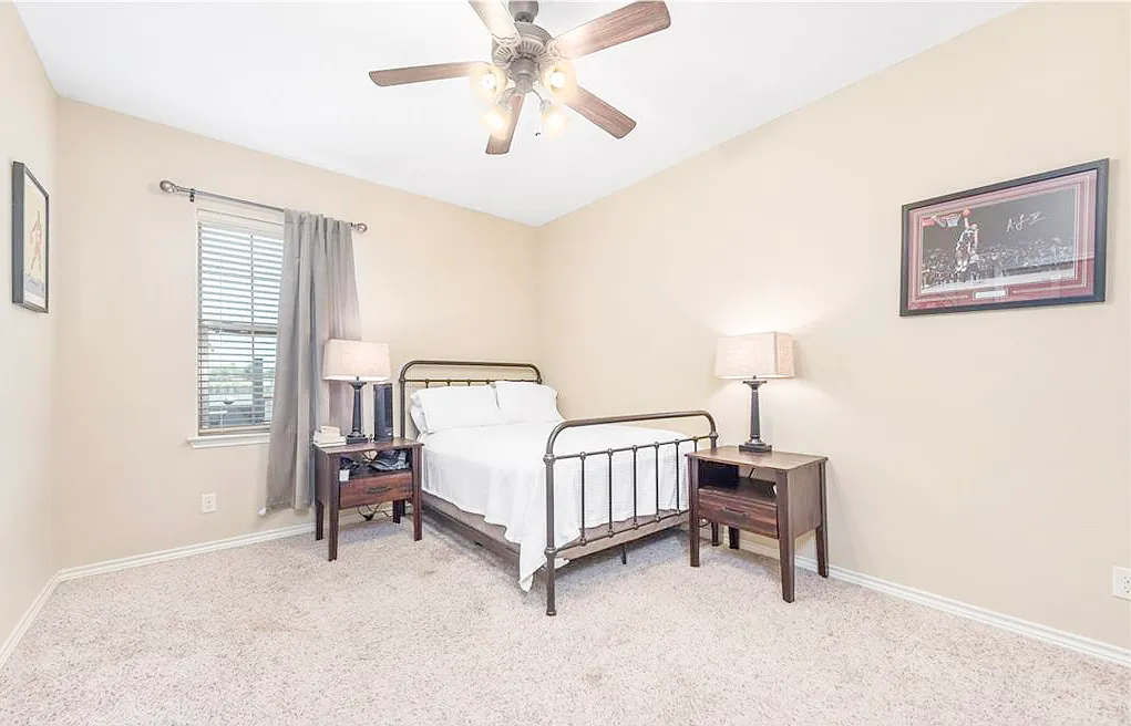 4 bed, 1810 sqft, $2,500 — Photo 4