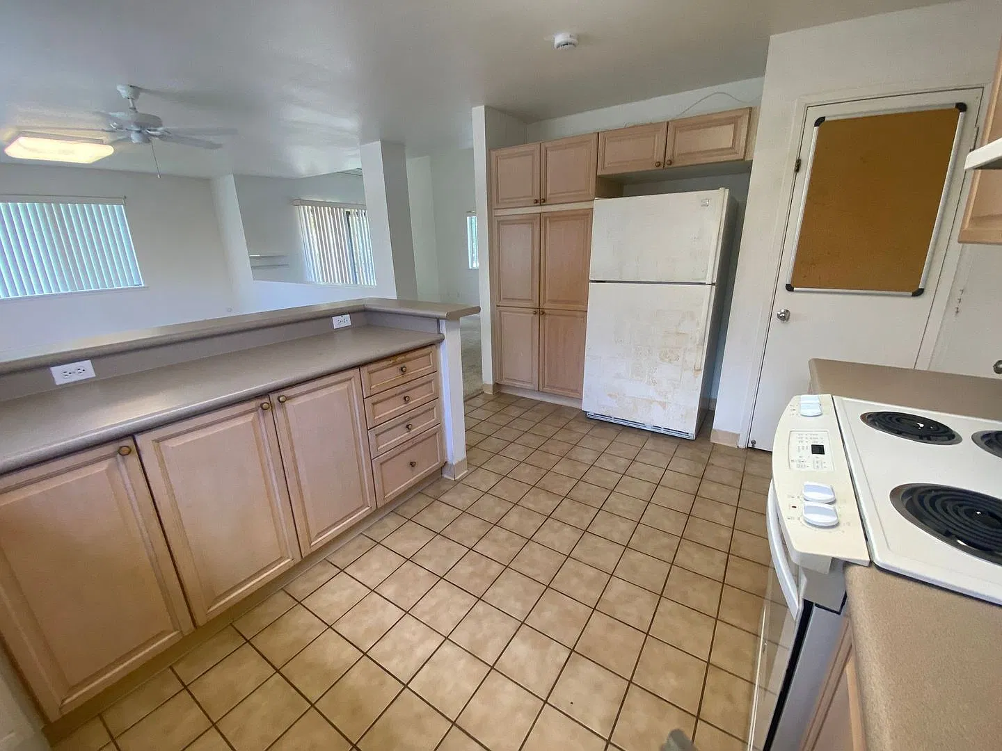 3 bed, 2.5 bath, 2 car garage-single family home in Royal Kunia! — Photo 2