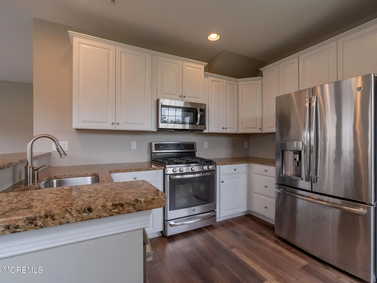 3 bed, 2.5 bath, 1880 sqft, $3,750 — Photo 3