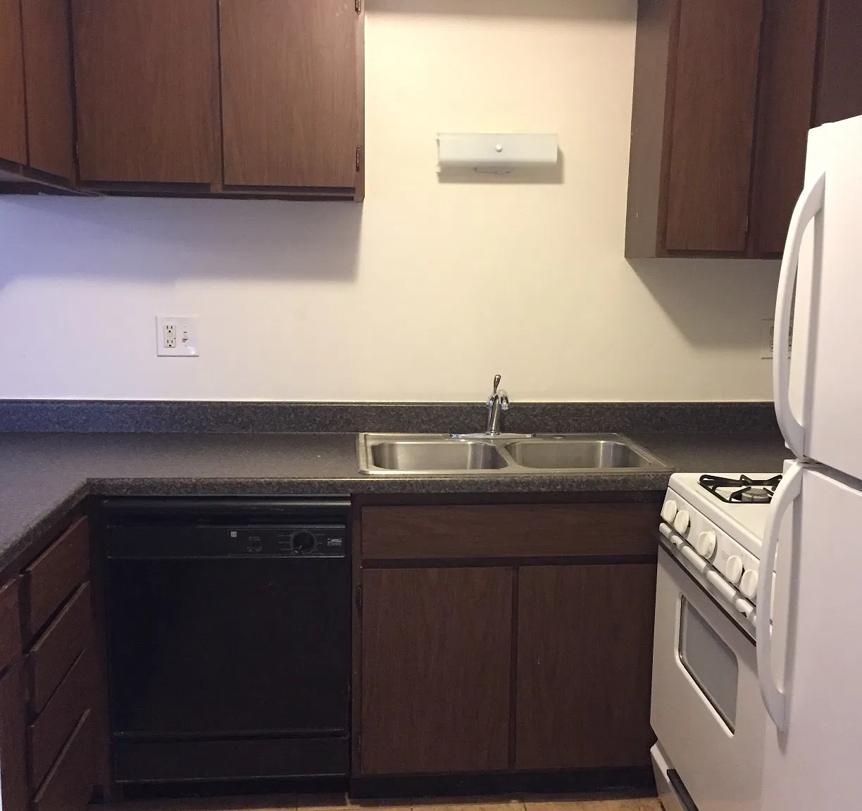 100 Drew Ln — Photo 1