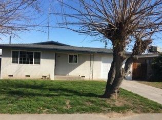 872 S 1st St, Kerman, CA 93630