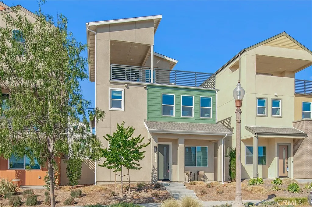 3 bed, 2.5 bath, 2265 sqft, $5,400 — Photo 1