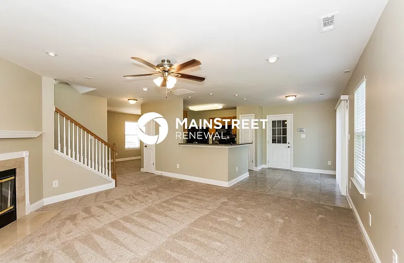 15726 De Havilland Dr — Photo 3