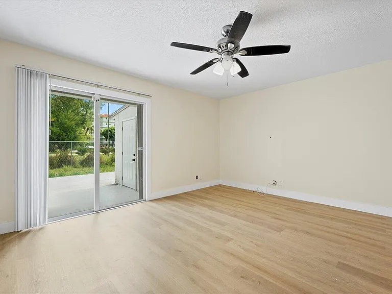 3666 Pinehurst Dr #C — Photo 11