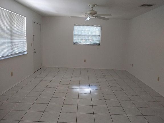 4th image of 3065 Huron Ave