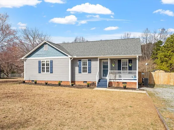 1033 Forest Glen Dr, Raleigh, NC 27603