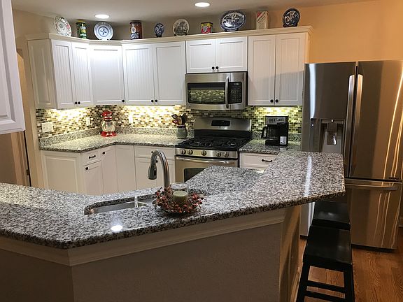 5th image of W233N3044 Oakmont Ct E