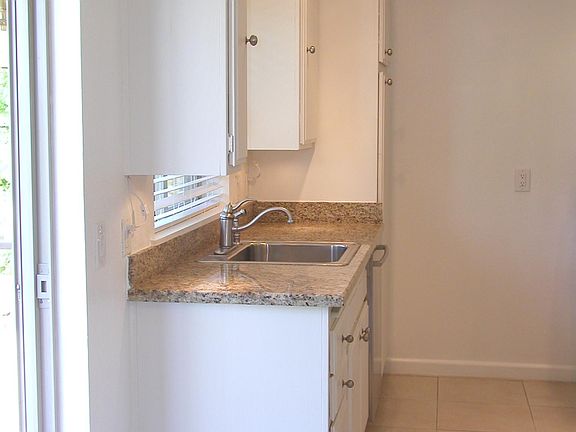 3rd image of 3335 Park Blvd
