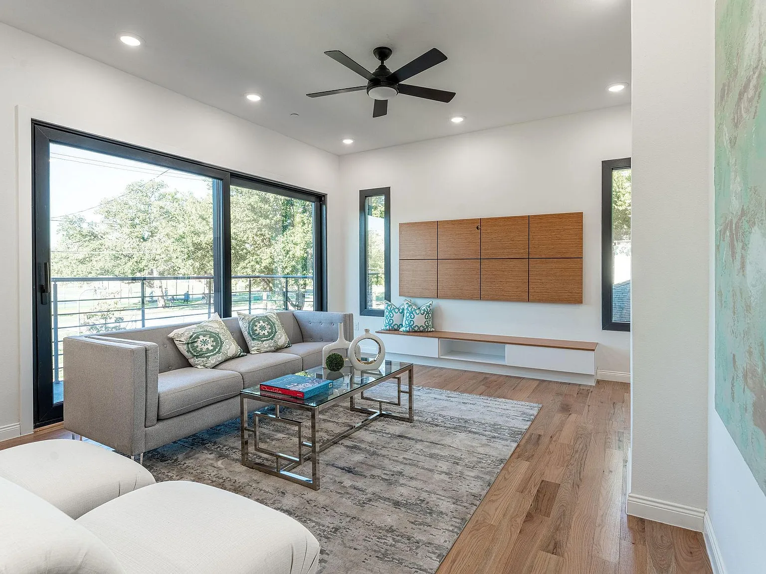 2 bed, 2.5 bath, 1977 sqft, $3,450 — Photo 4