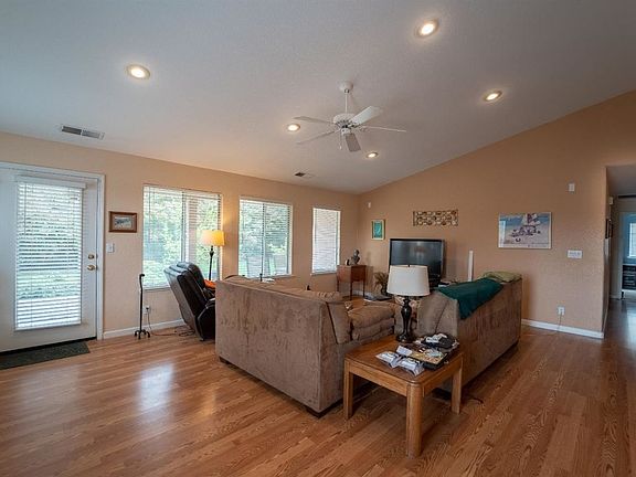 4th image of 912 Ashford Dr