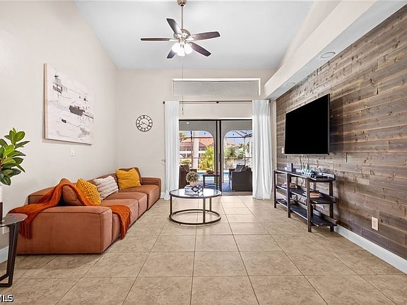 4th image of 3411 SW 2nd Ave
