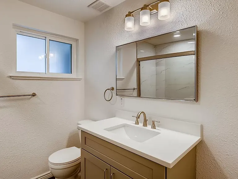 1526 N Wolff St — Photo 15