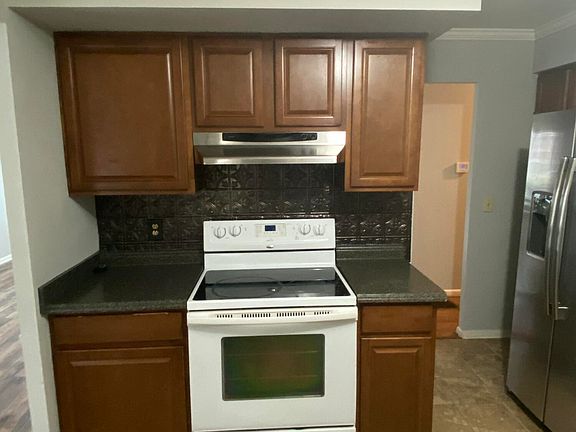 5th image of 388 Hermitage Dr