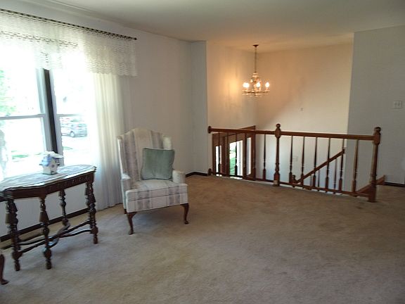 3rd image of 6037 Forestview Dr