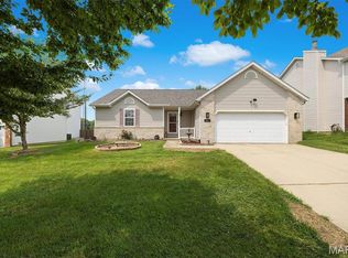 953 Pacific Crossing Dr, O'fallon, IL 62269