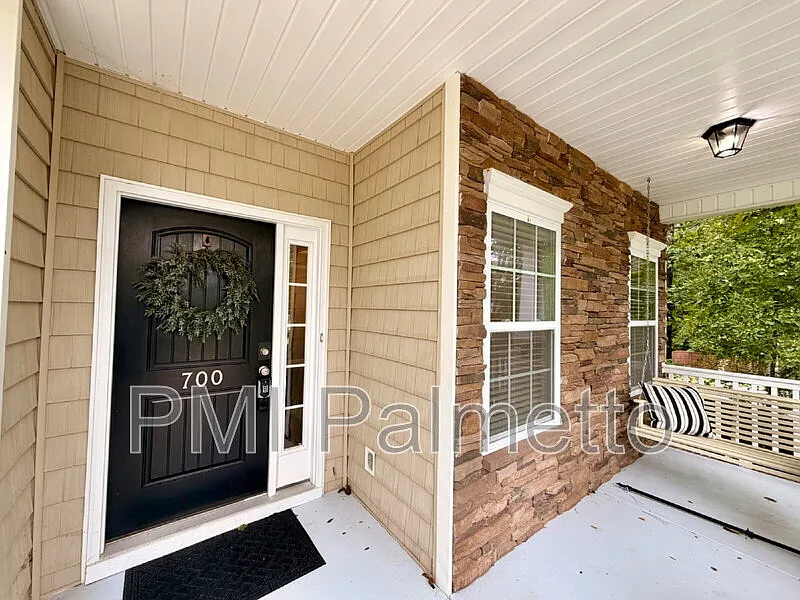 5 bed, 3.5 bath, 3626 sqft, $3,300 — Photo 2
