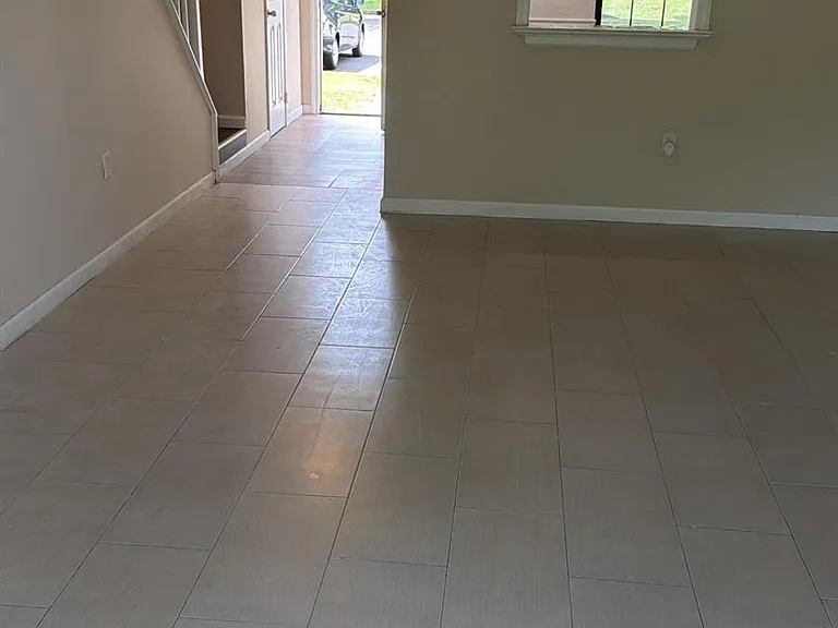 246 Hampshire Ct — Photo 3