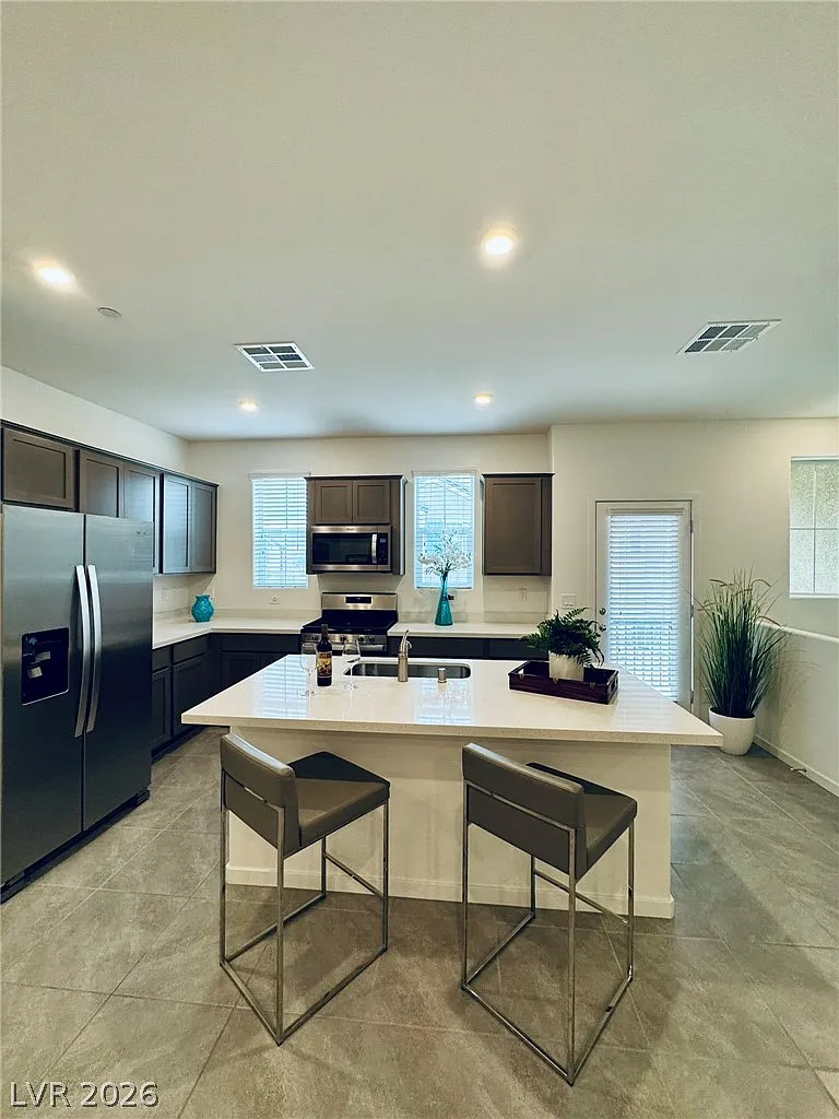 3 bed, 2.0 bath, 1255 sqft, $1,895 — Photo 2