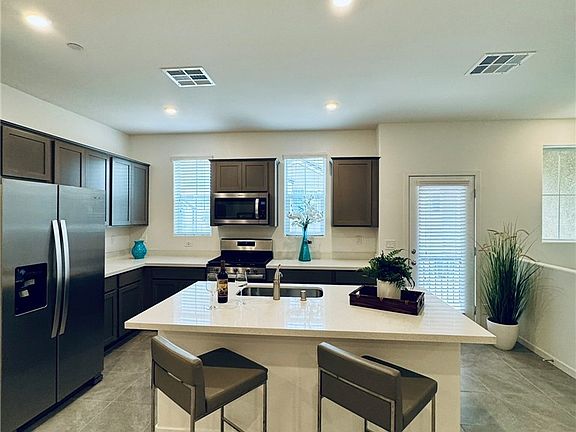 2nd image of 658 Anemone Ln