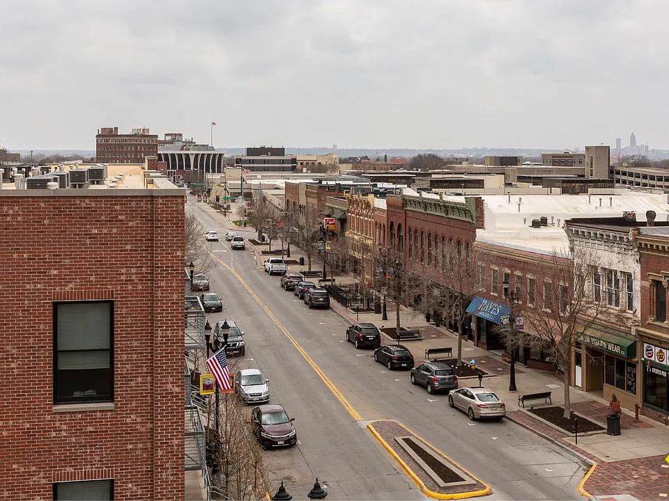 Surrounding businesses by The Rise.