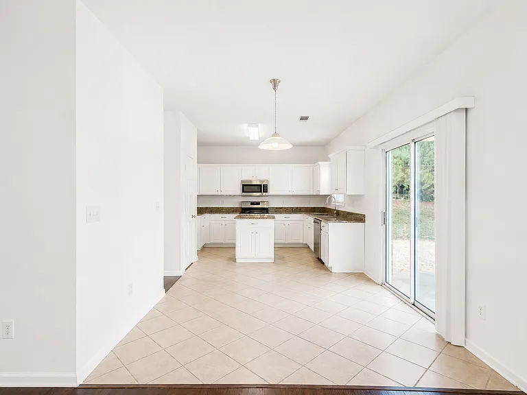 425 Lazy Willow Ln — Photo 10