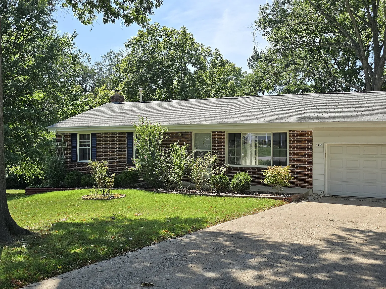 4 bed, 1330 sqft, $2,350 — Photo 1