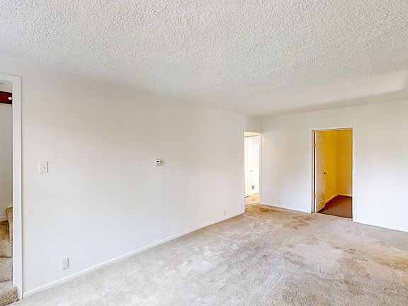 2nd image of 389 N Hemlock Ave