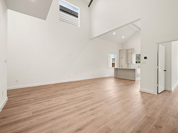 5th image of 312 Tillery Cir