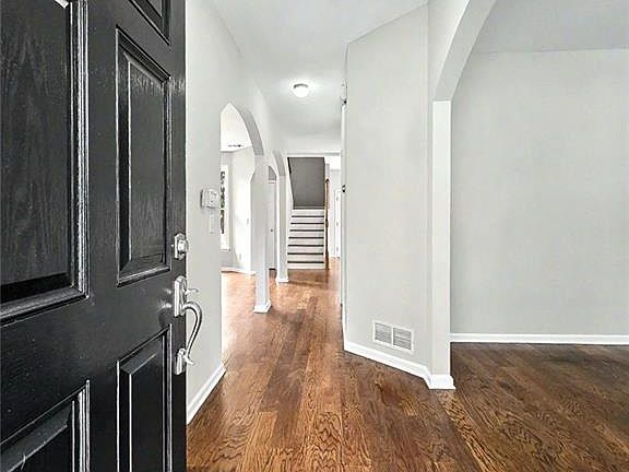 4th image of 219 Elmbrook Ln