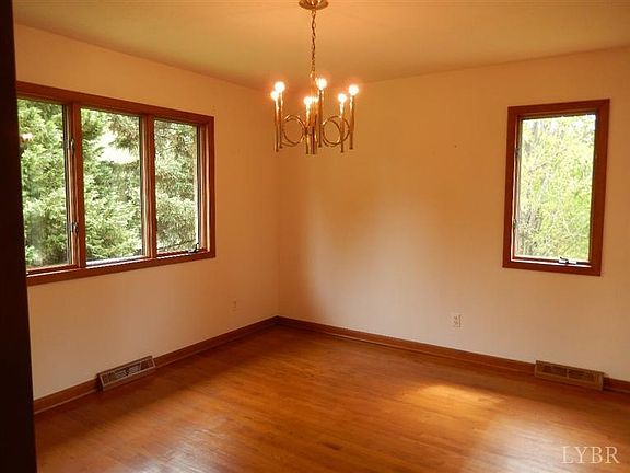 4th image of 132 St. Johns Dr